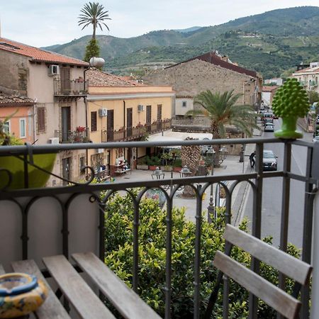 The Palace B&B And Apartments Santo Stefano di Camastra Luaran gambar