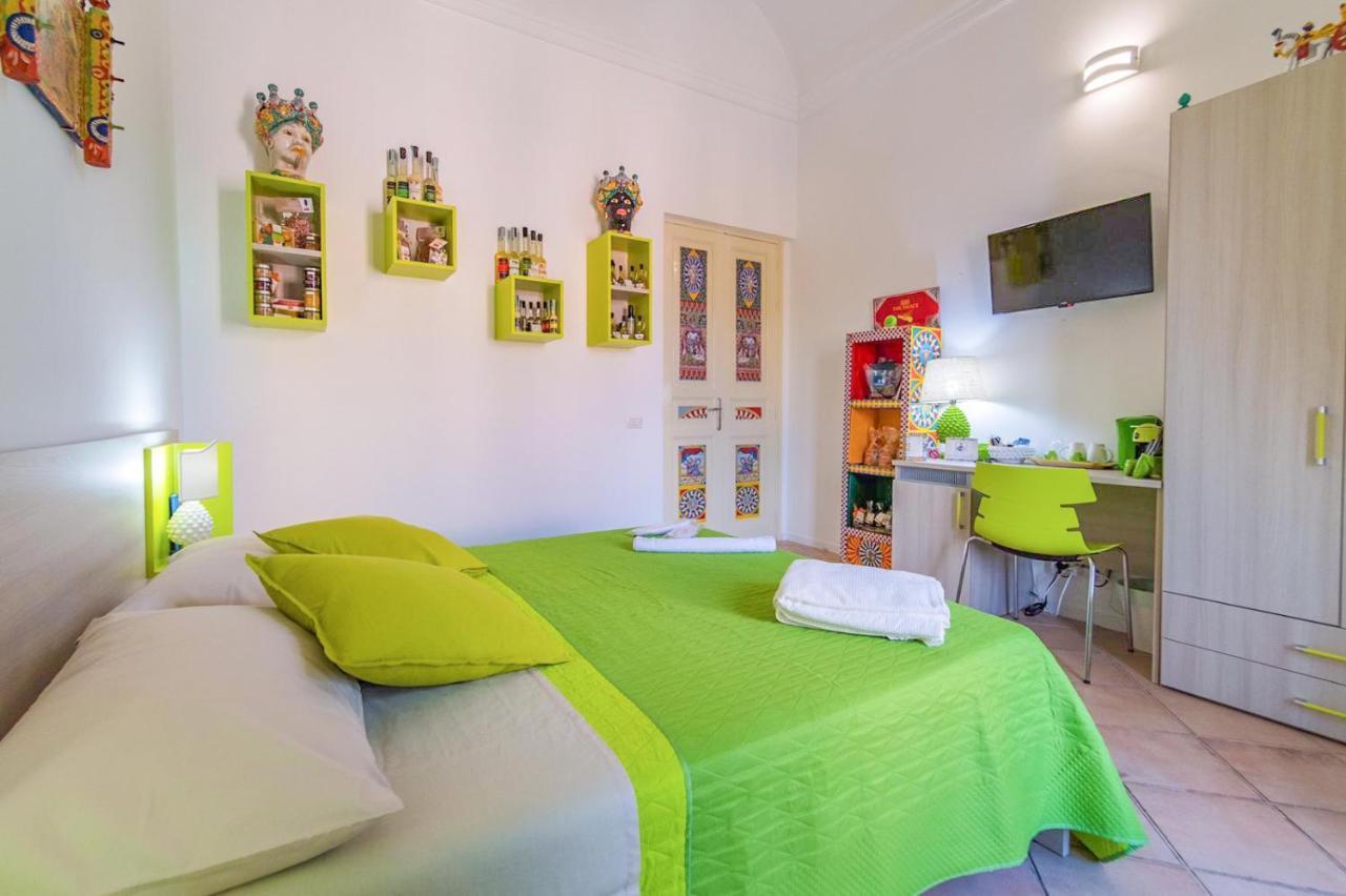 The Palace B&B And Apartments Santo Stefano di Camastra Luaran gambar