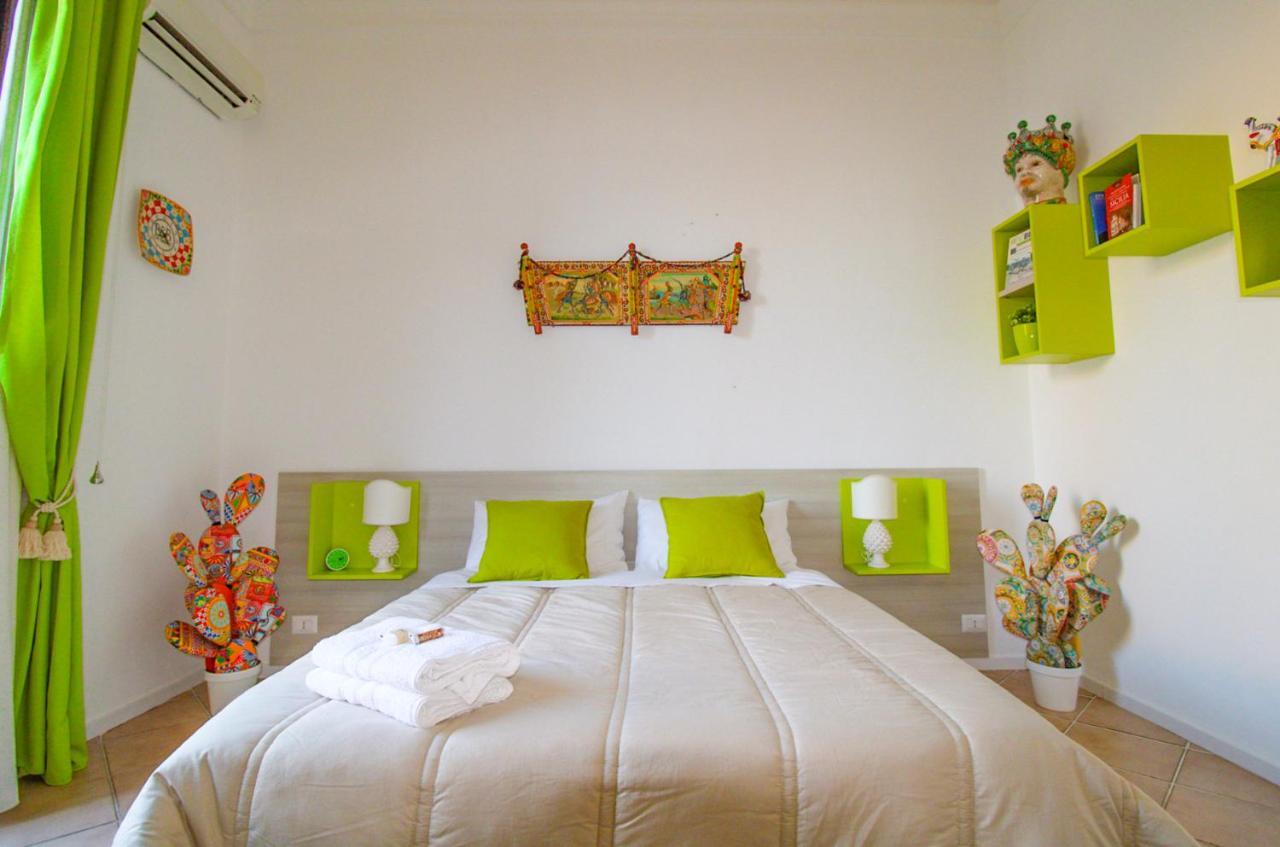 The Palace B&B And Apartments Santo Stefano di Camastra Luaran gambar