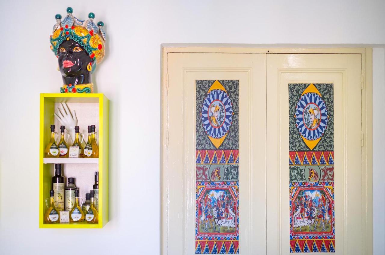 The Palace B&B And Apartments Santo Stefano di Camastra Luaran gambar