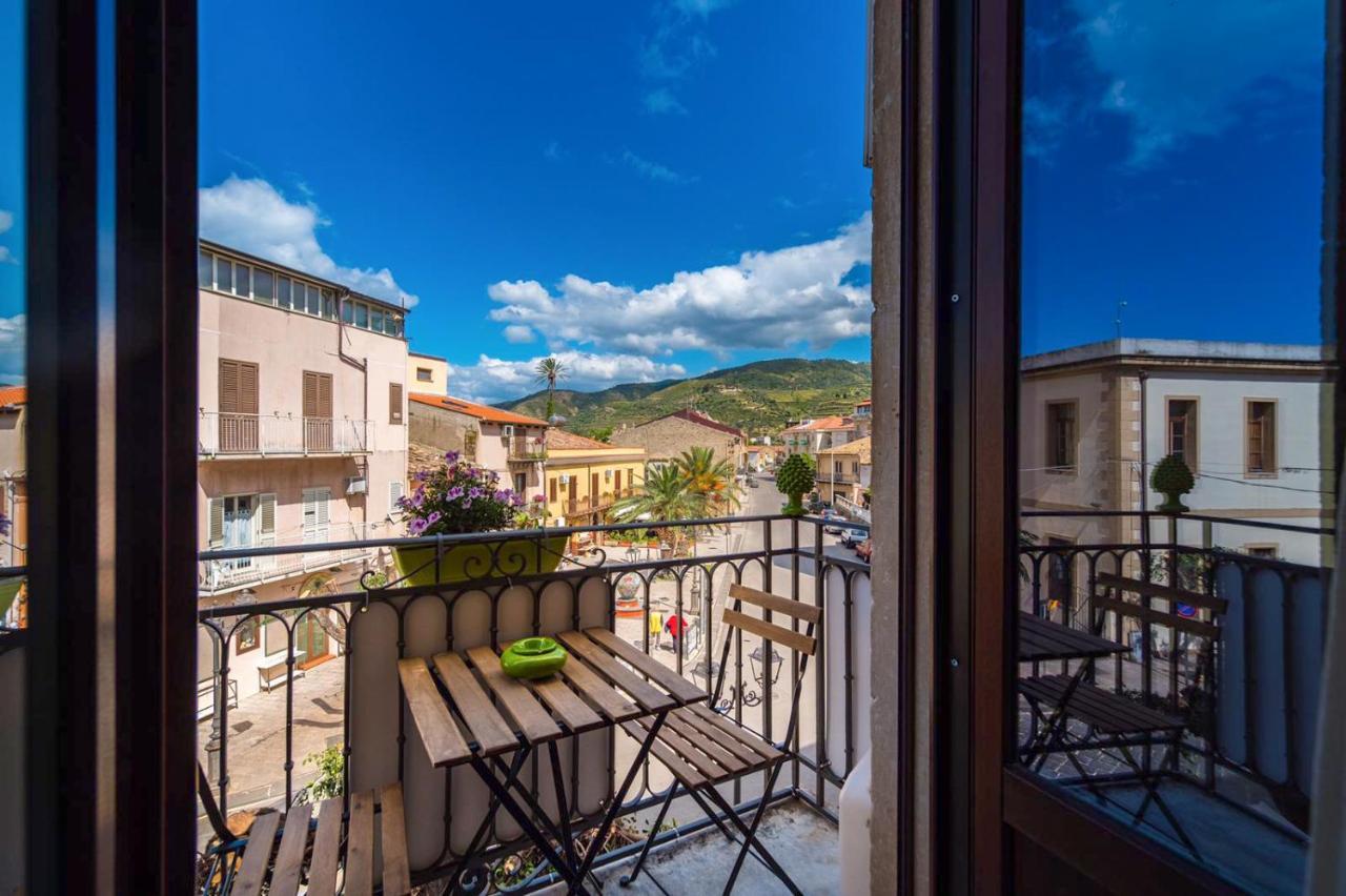 The Palace B&B And Apartments Santo Stefano di Camastra Luaran gambar