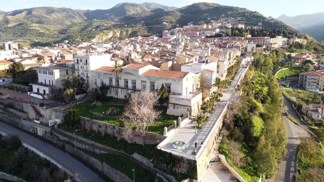The Palace B&B And Apartments Santo Stefano di Camastra Luaran gambar