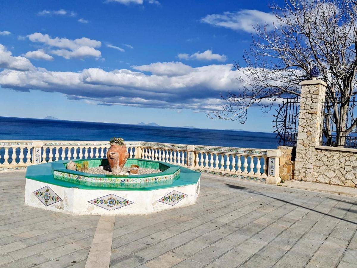The Palace B&B And Apartments Santo Stefano di Camastra Luaran gambar