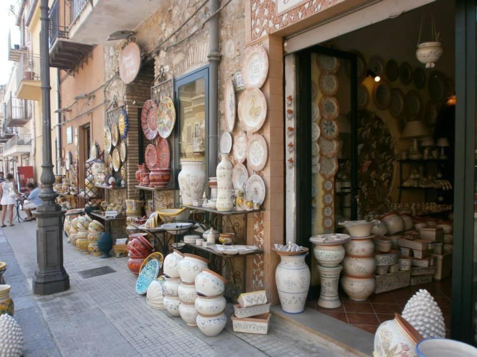 The Palace B&B And Apartments Santo Stefano di Camastra Luaran gambar
