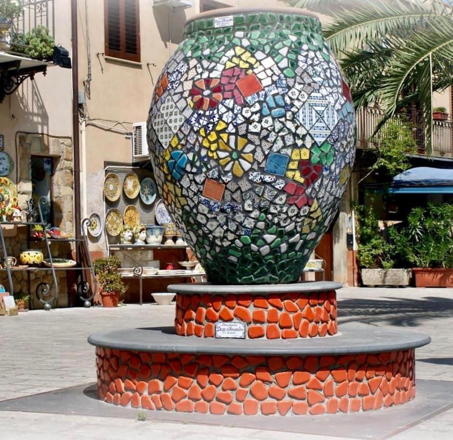 The Palace B&B And Apartments Santo Stefano di Camastra Luaran gambar
