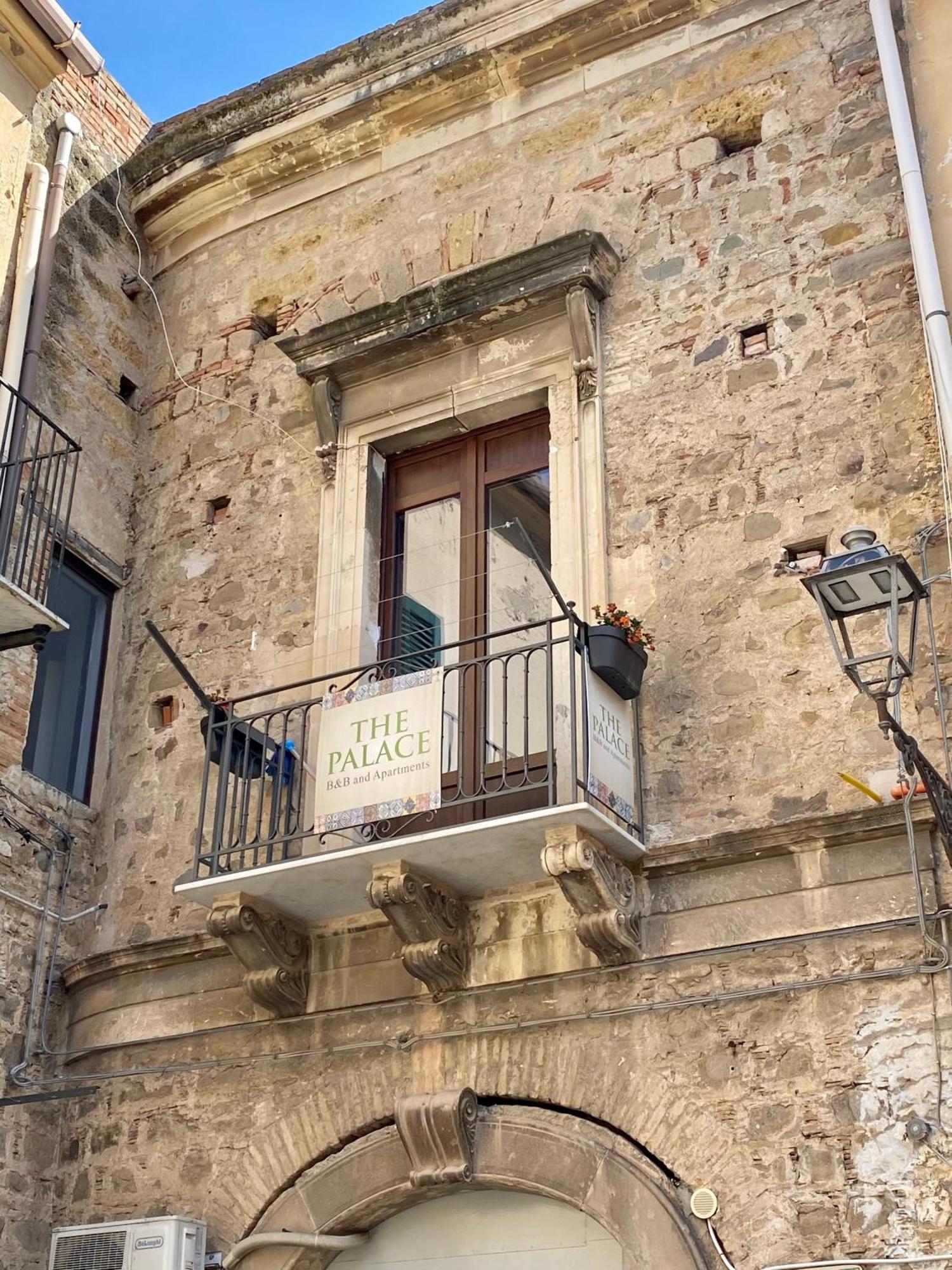 The Palace B&B And Apartments Santo Stefano di Camastra Luaran gambar