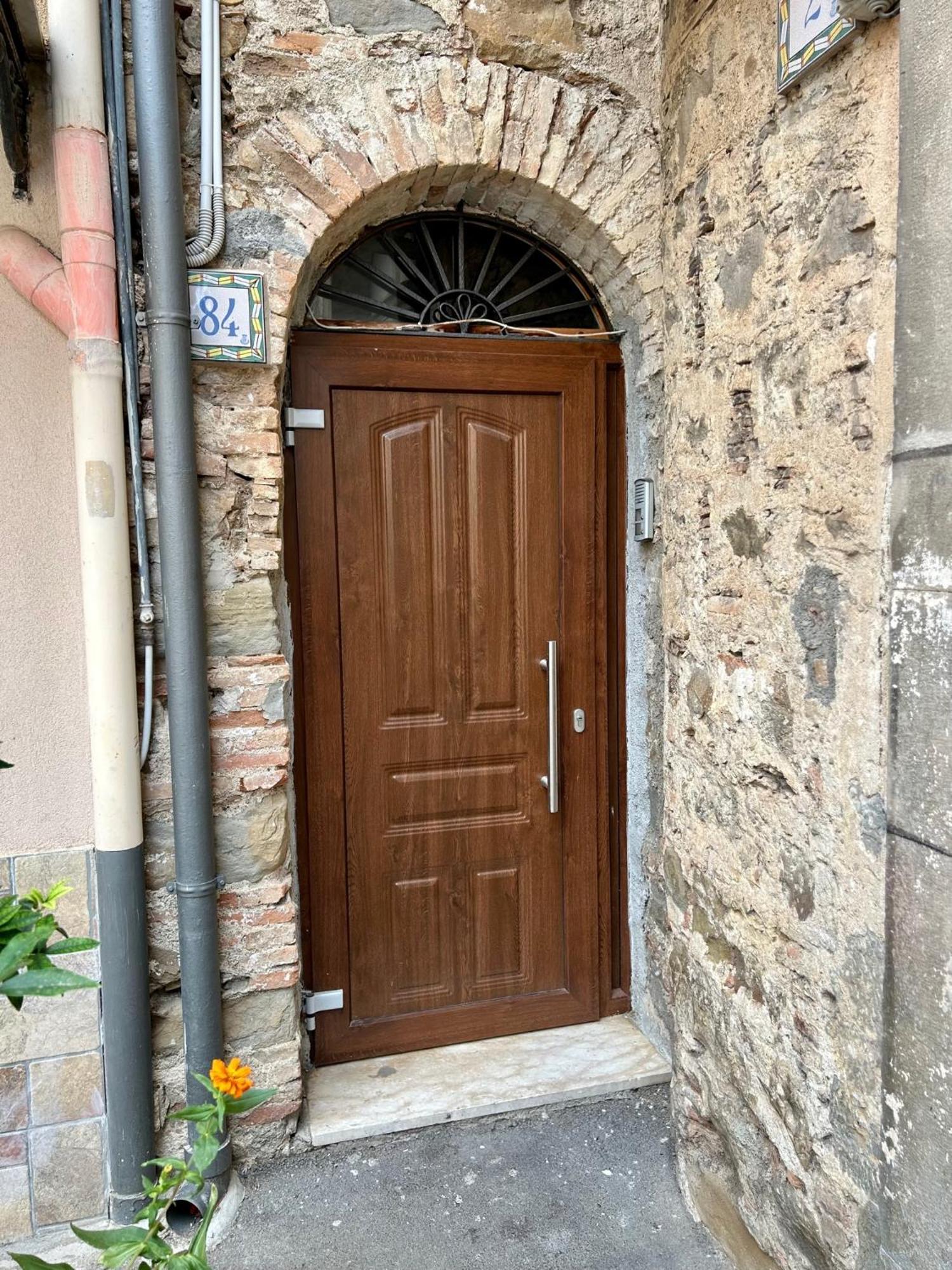 The Palace B&B And Apartments Santo Stefano di Camastra Luaran gambar