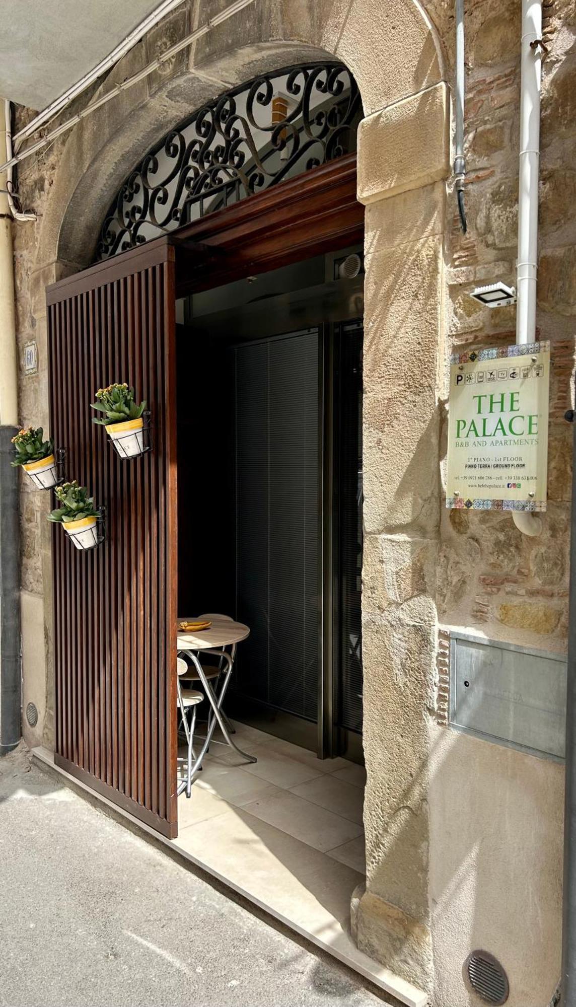 The Palace B&B And Apartments Santo Stefano di Camastra Luaran gambar