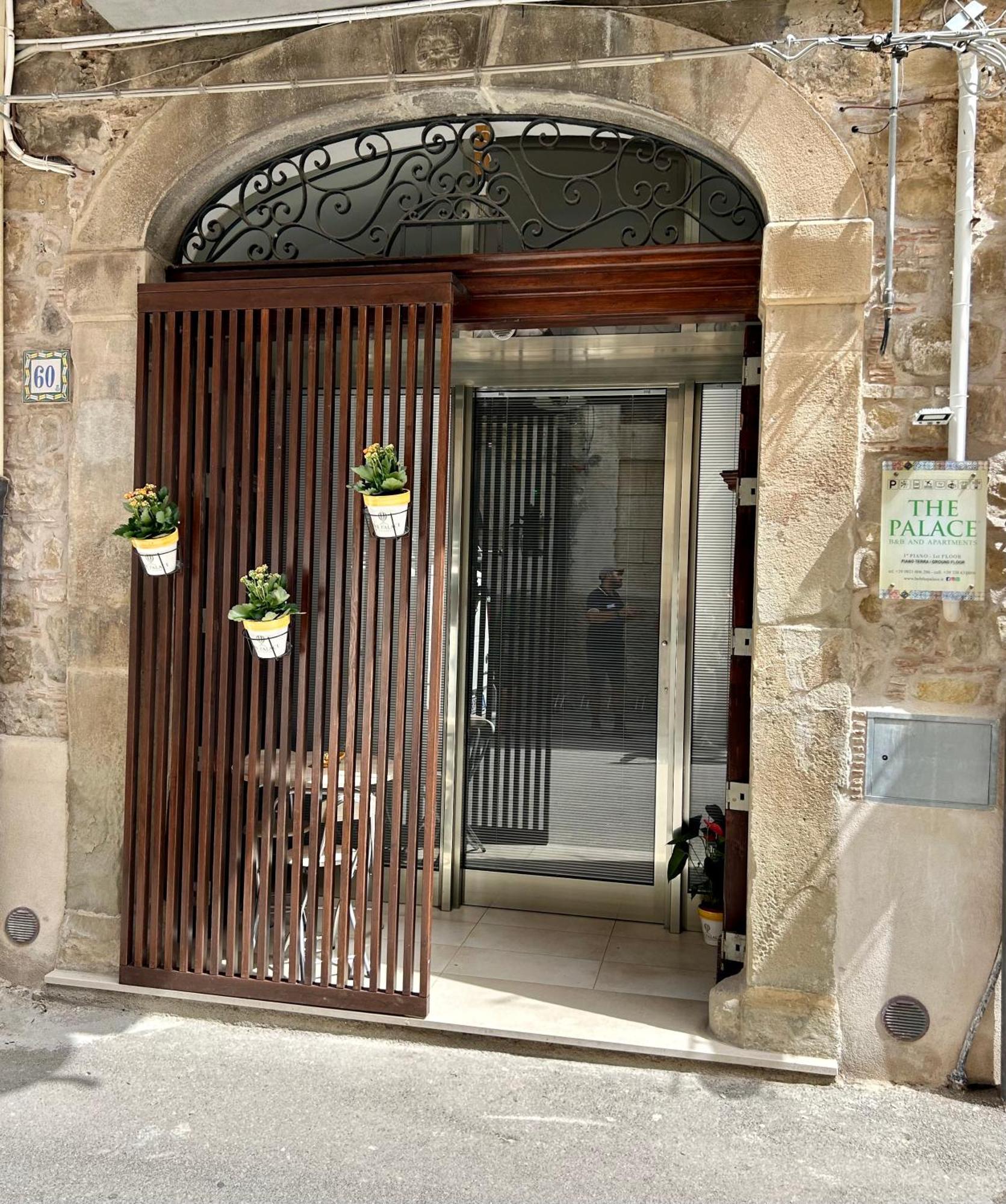 The Palace B&B And Apartments Santo Stefano di Camastra Luaran gambar