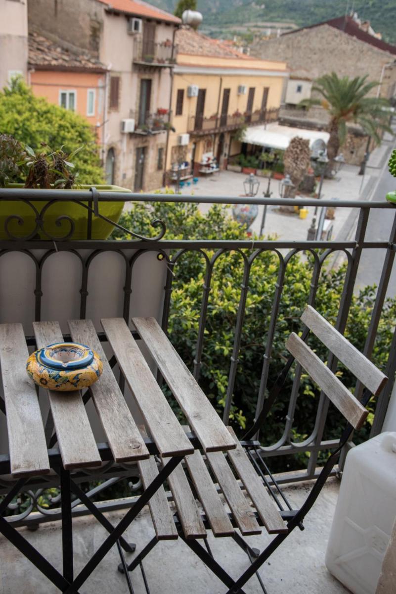 The Palace B&B And Apartments Santo Stefano di Camastra Luaran gambar